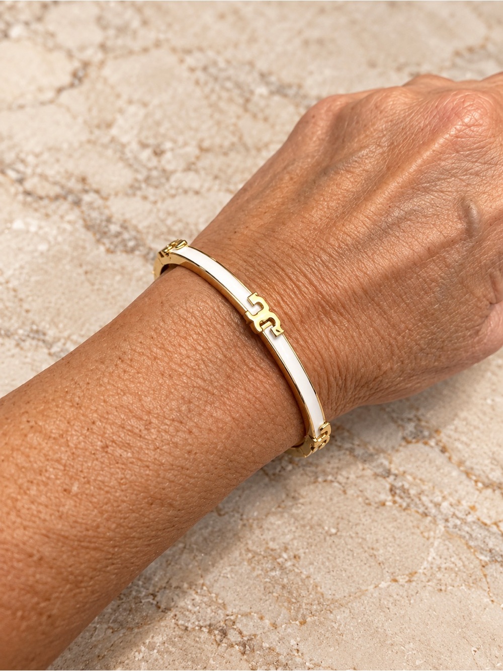 Tory Burch White & Gold Enamel Serif Bangle Bracelet 64928 – NWOT